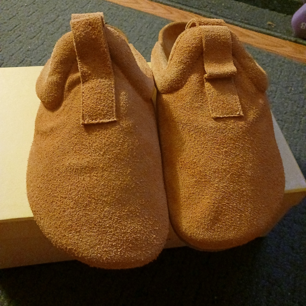 Clearweather Bantha Slip ons Size 9